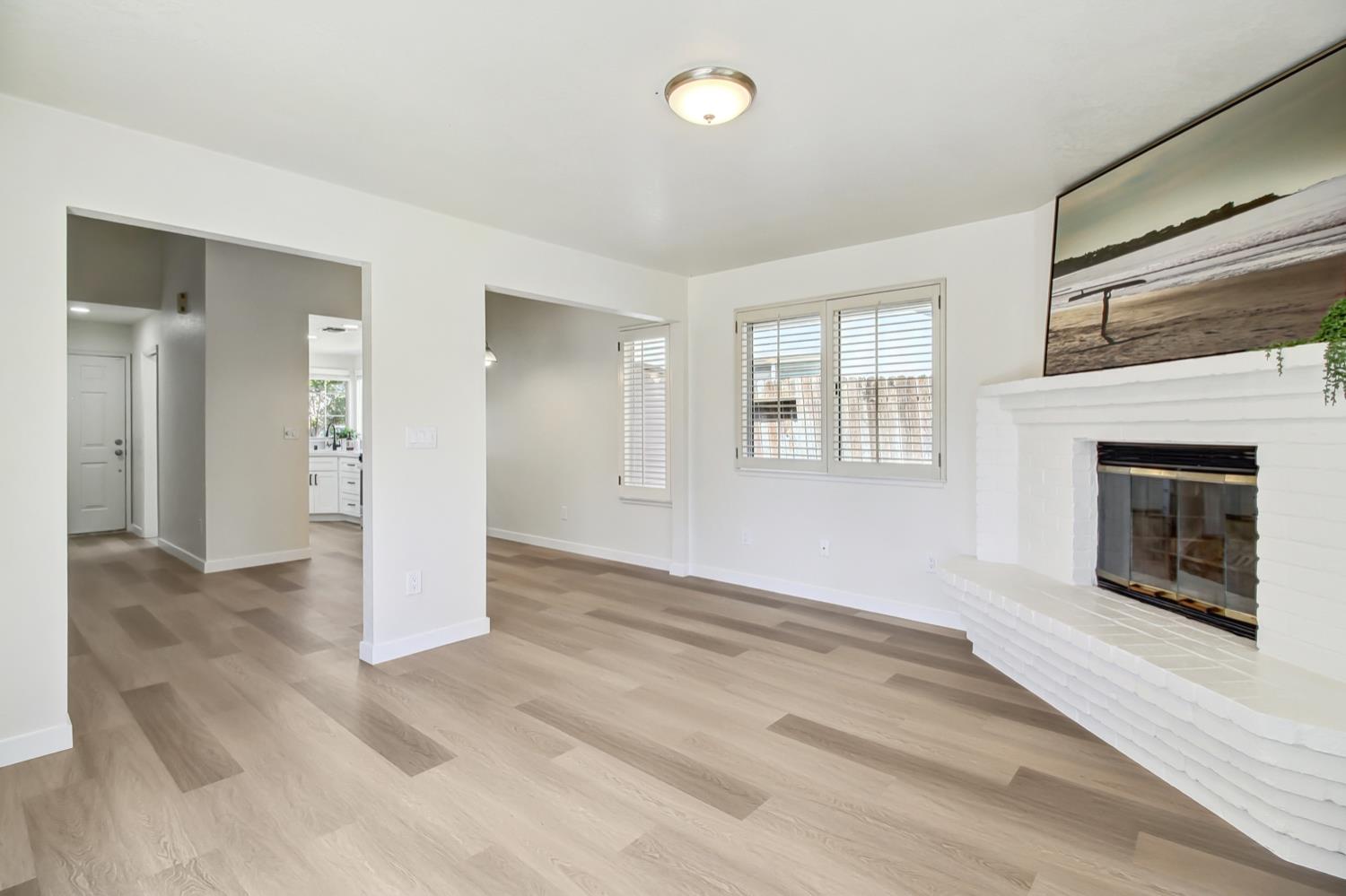 Detail Gallery Image 9 of 43 For 8135 Traver Ct, Sacramento,  CA 95828 - 3 Beds | 2 Baths