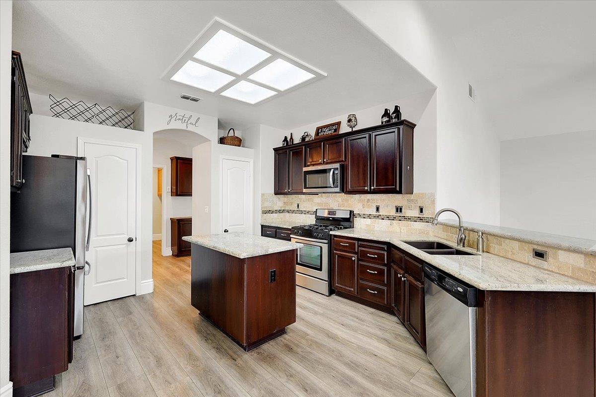 Detail Gallery Image 3 of 57 For 2018 Nand Dr, Yuba City,  CA 95993 - 3 Beds | 2 Baths