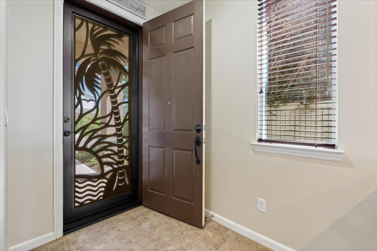 Detail Gallery Image 9 of 48 For 5313 Dusty Rose Way, Rancho Cordova,  CA 95742 - 3 Beds | 2 Baths
