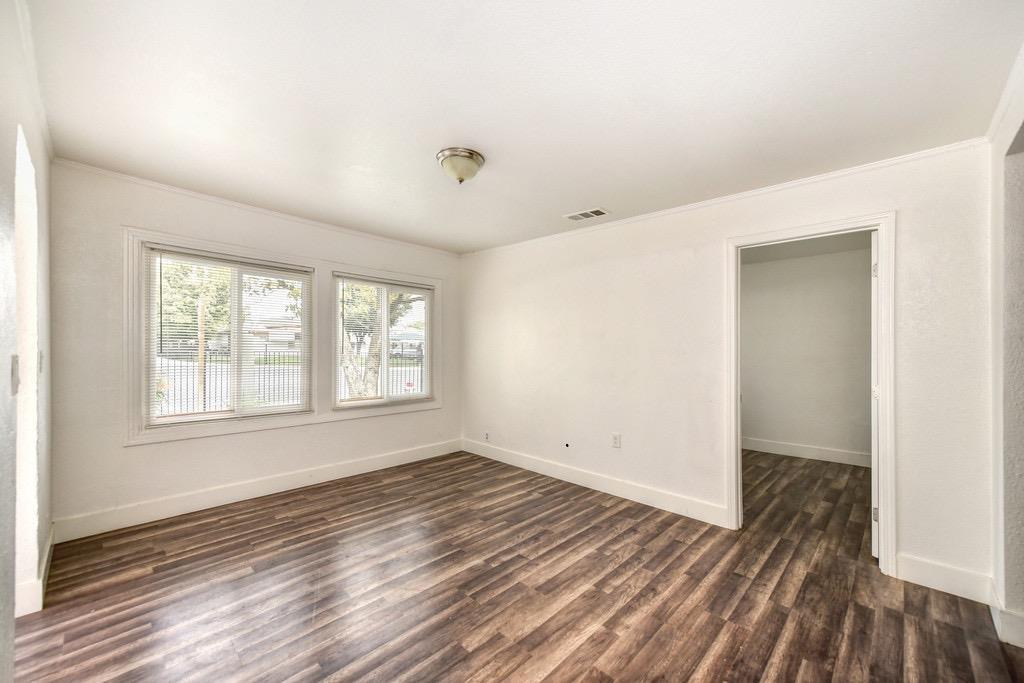 Detail Gallery Image 4 of 34 For 3946 23rd Ave, Sacramento,  CA 95820 - – Beds | – Baths