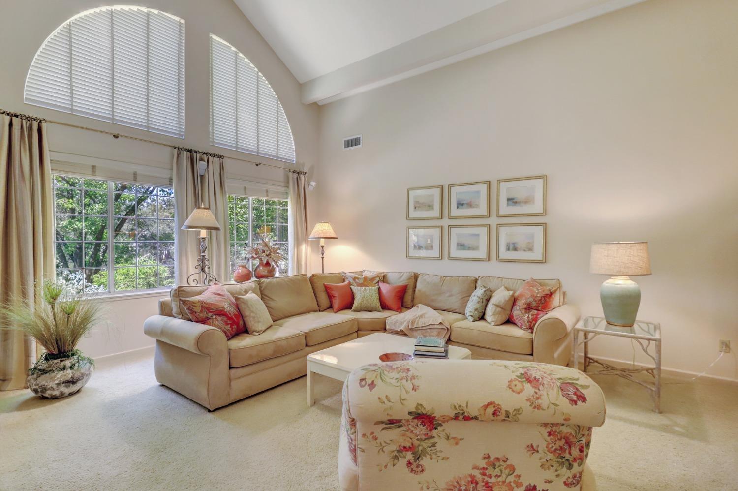 Detail Gallery Image 7 of 99 For 16949 Round Valley Cir, Grass Valley,  CA 95949 - 3 Beds | 2/1 Baths