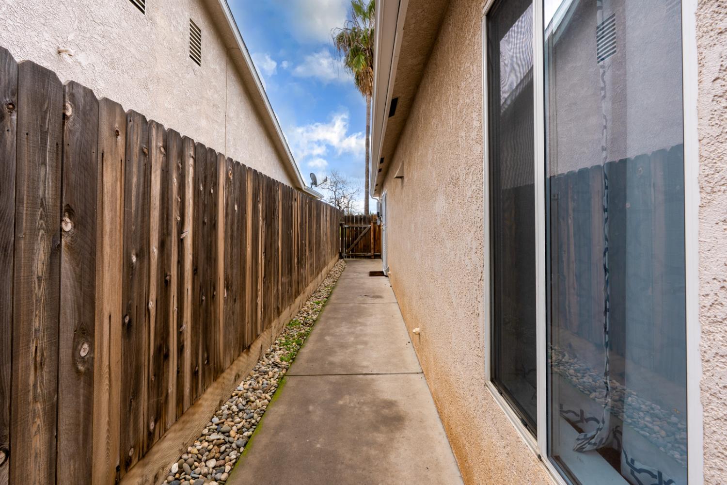 Detail Gallery Image 37 of 47 For 2200 Hanson Ave, Clovis,  CA 93611 - 3 Beds | 2 Baths
