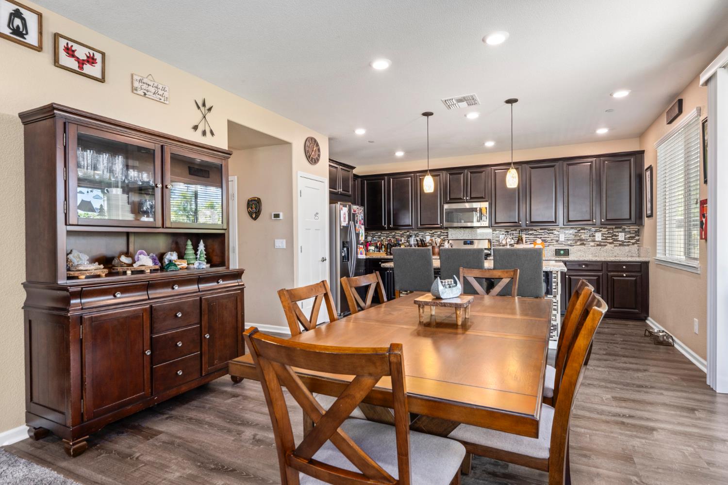 Detail Gallery Image 13 of 44 For 4811 Copper Sunset Way, Rancho Cordova,  CA 95742 - 5 Beds | 3 Baths