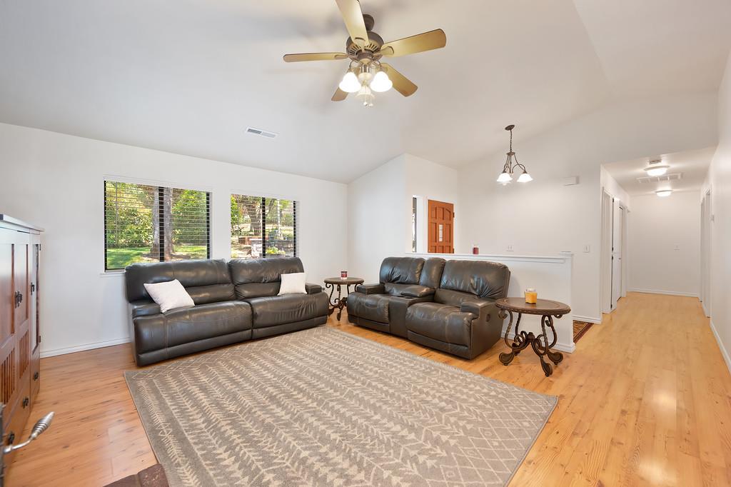 Detail Gallery Image 5 of 44 For 2120 Lovejoy Ln, Cool,  CA 95614 - 3 Beds | 2 Baths