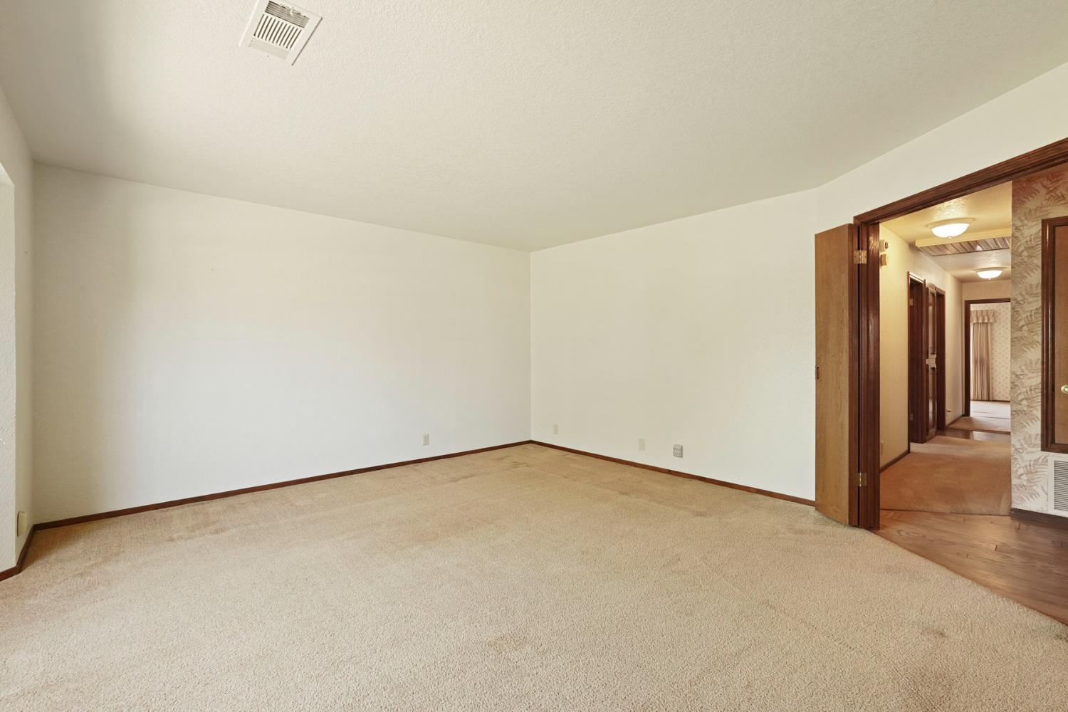 Detail Gallery Image 11 of 45 For 1268 Pheasant Hollow Way, Manteca,  CA 95336 - 3 Beds | 2 Baths