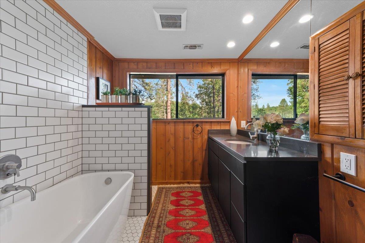 Karrys Place, Grass Valley, California image 29