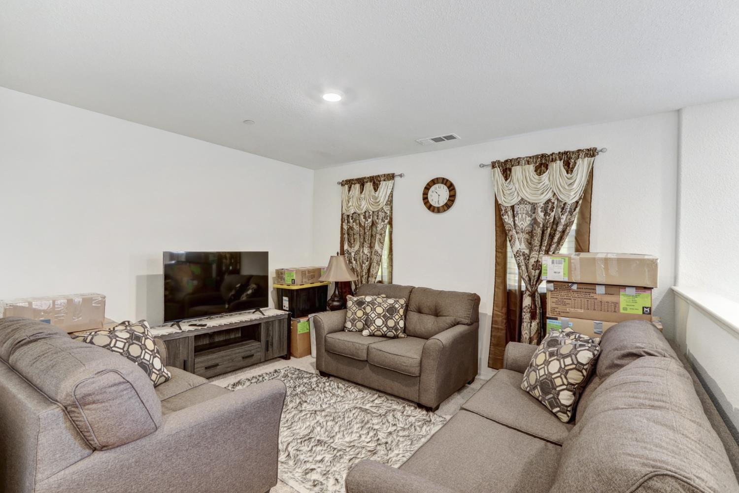 Detail Gallery Image 12 of 31 For 8150 S Kramer Ranch Ln, Elk Grove,  CA 95758 - 3 Beds | 2/1 Baths