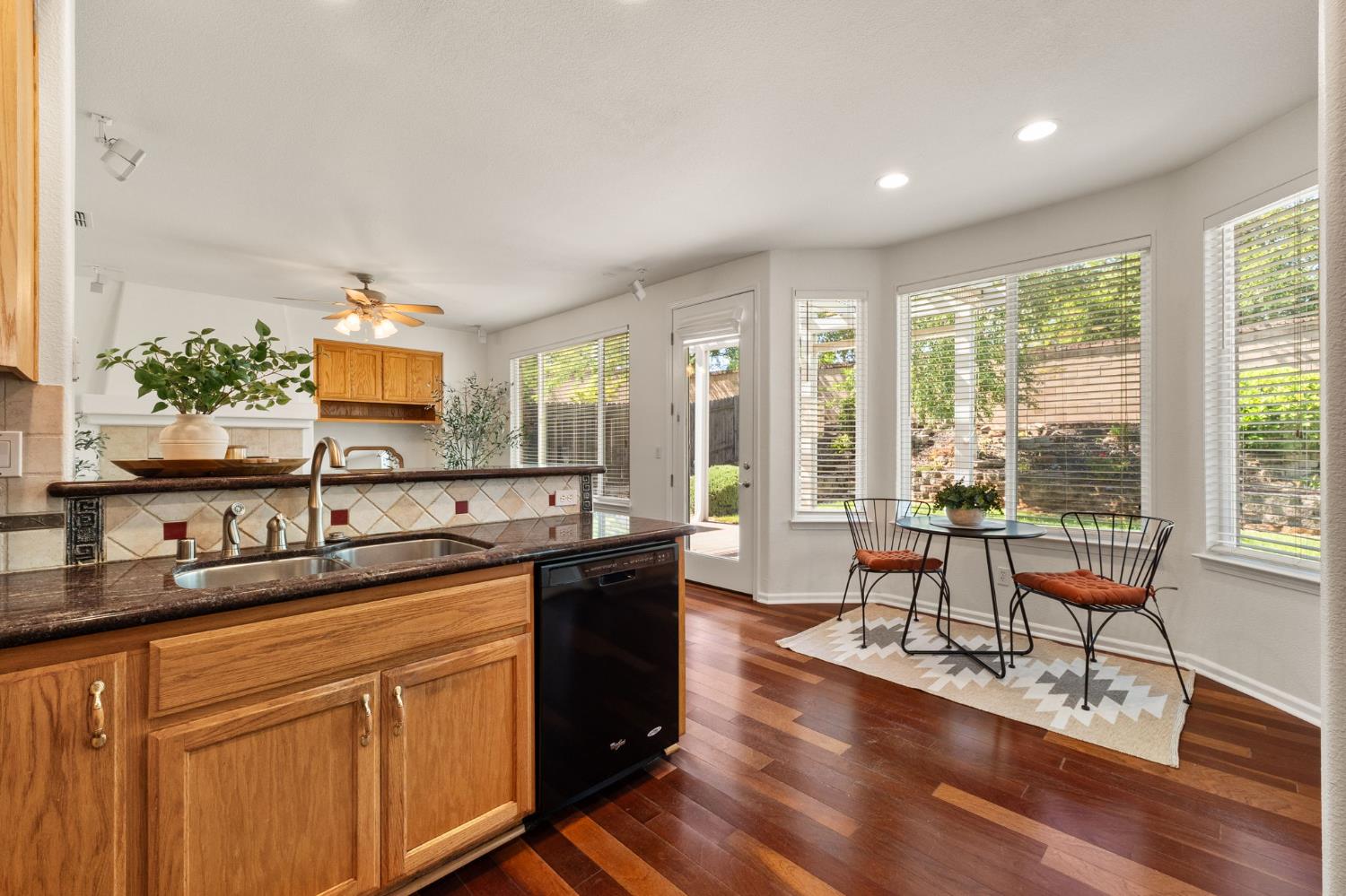 Detail Gallery Image 15 of 53 For 1889 Broadford Dr, Folsom,  CA 95630 - 4 Beds | 3 Baths