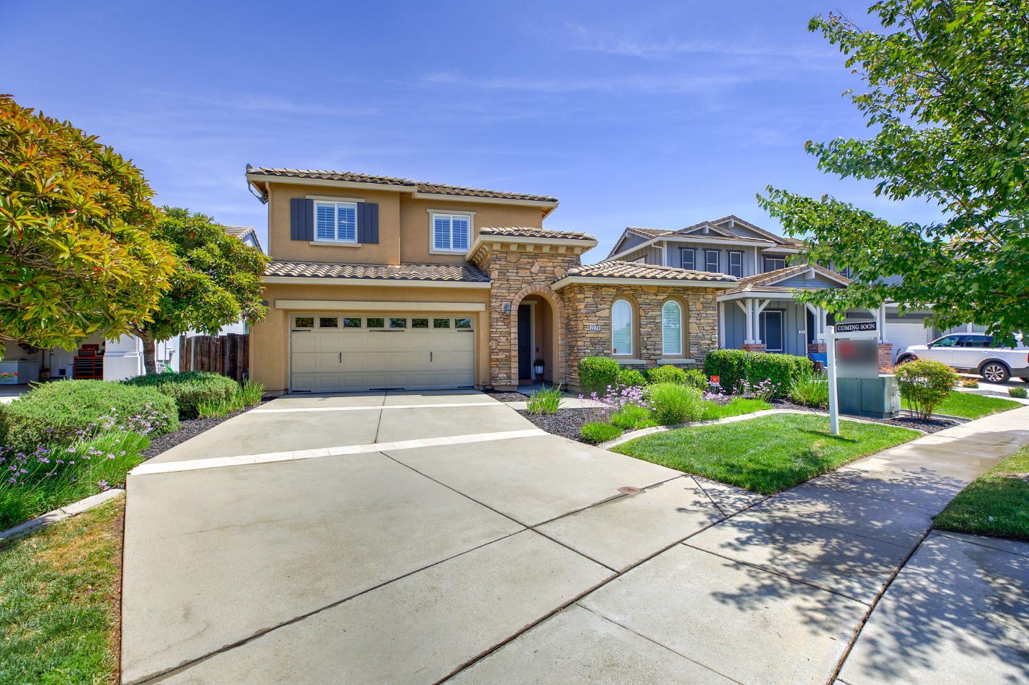 Detail Gallery Image 3 of 43 For 2229 Eastwood Dr, Roseville,  CA 95747 - 4 Beds | 3 Baths