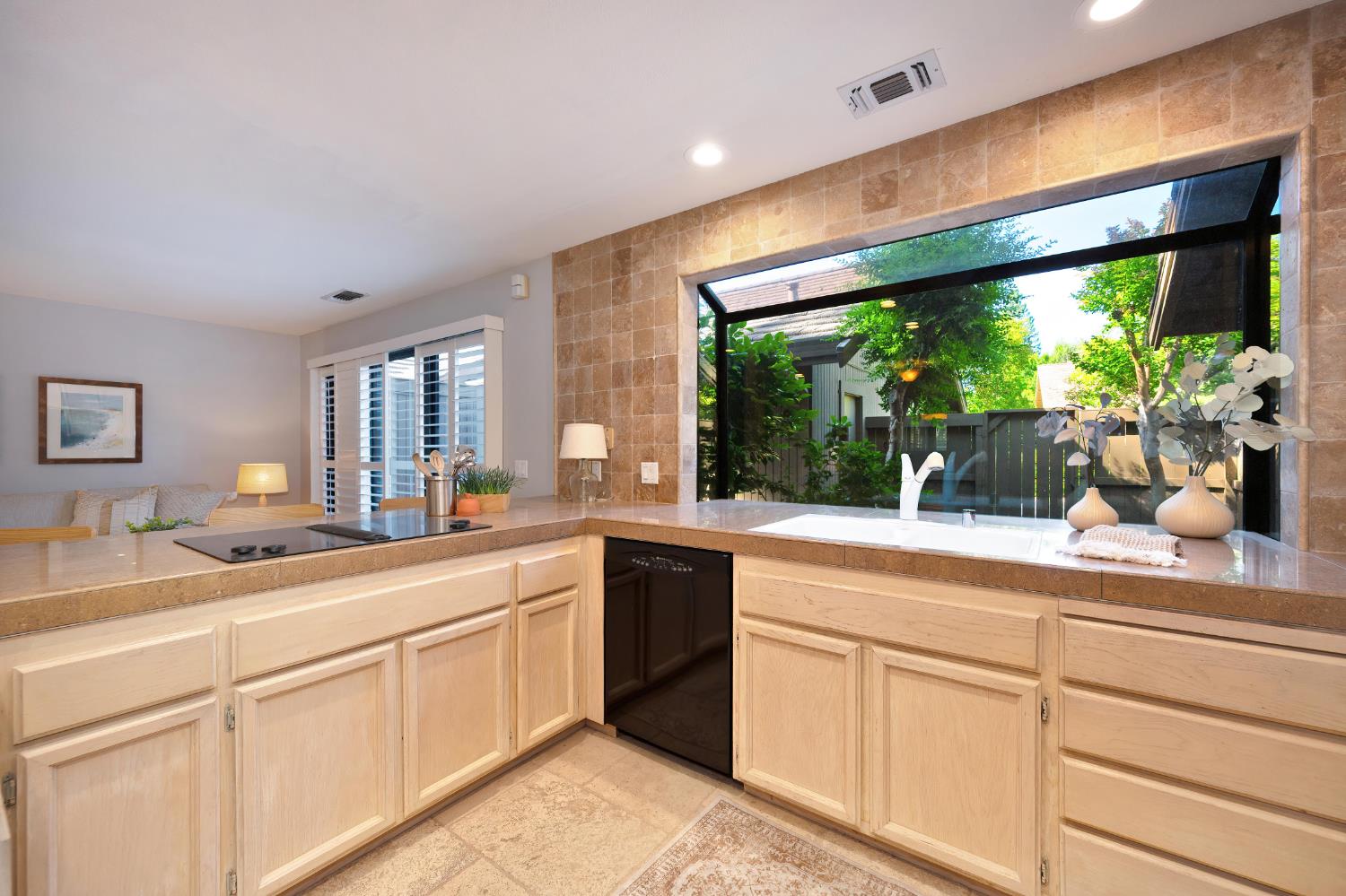 Detail Gallery Image 14 of 31 For 11415 Gold Country Blvd, Gold River,  CA 95670 - 3 Beds | 2/1 Baths