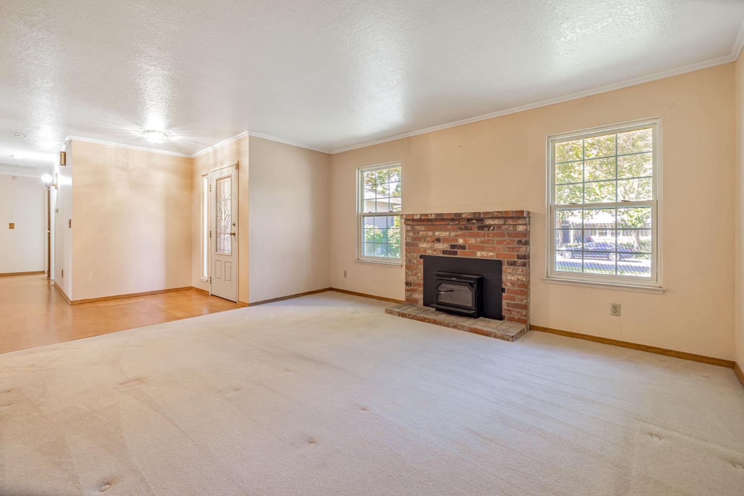 Detail Gallery Image 6 of 37 For 6818 Flaming Arrow Dr, Citrus Heights,  CA 95621 - 3 Beds | 2 Baths