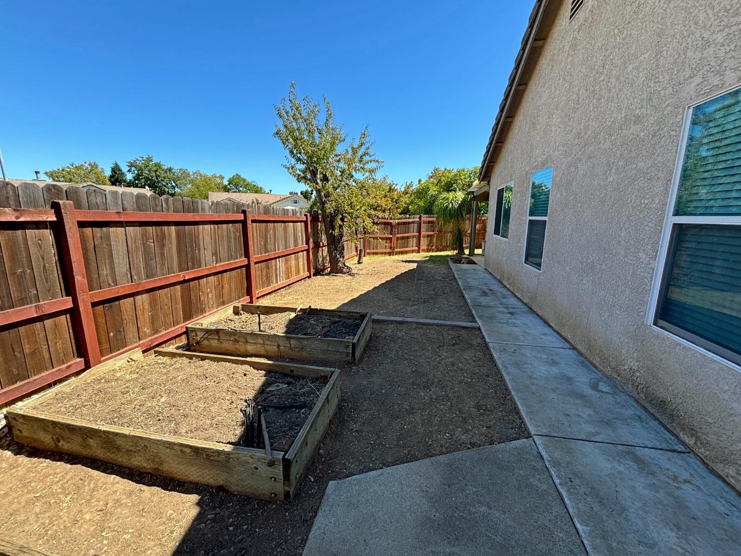 Detail Gallery Image 22 of 23 For 8949 Four Seasons Dr, Elk Grove,  CA 95624 - 4 Beds | 2 Baths
