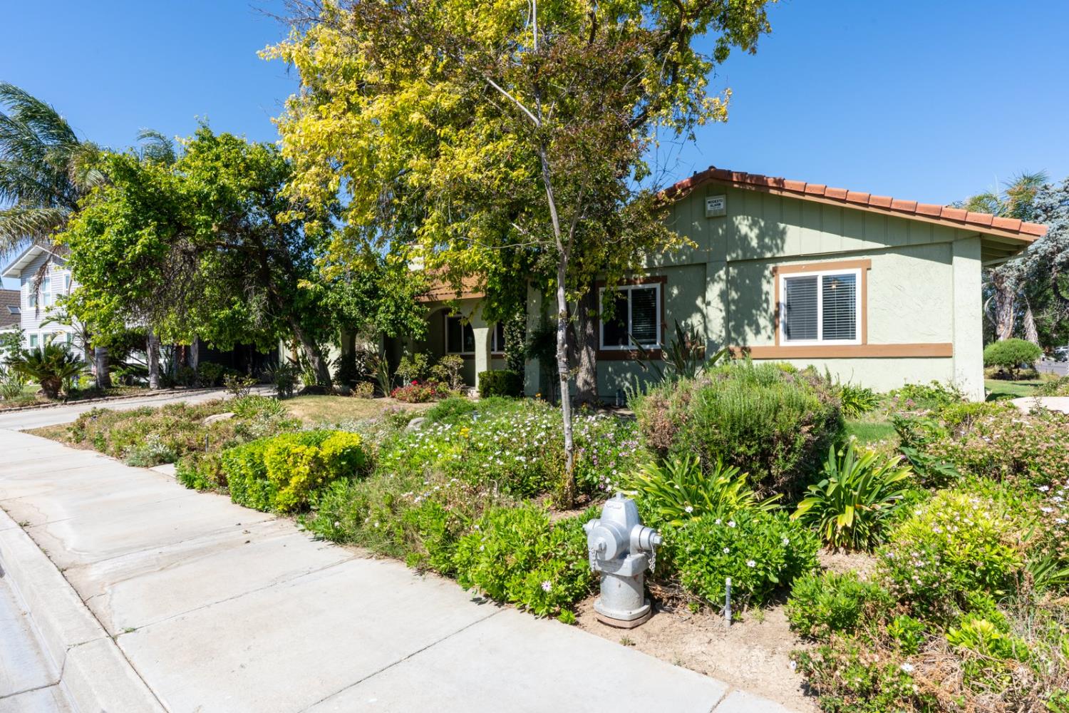 Detail Gallery Image 3 of 44 For 373 Foxmeadow Way, Los Banos,  CA 93635 - 4 Beds | 2 Baths