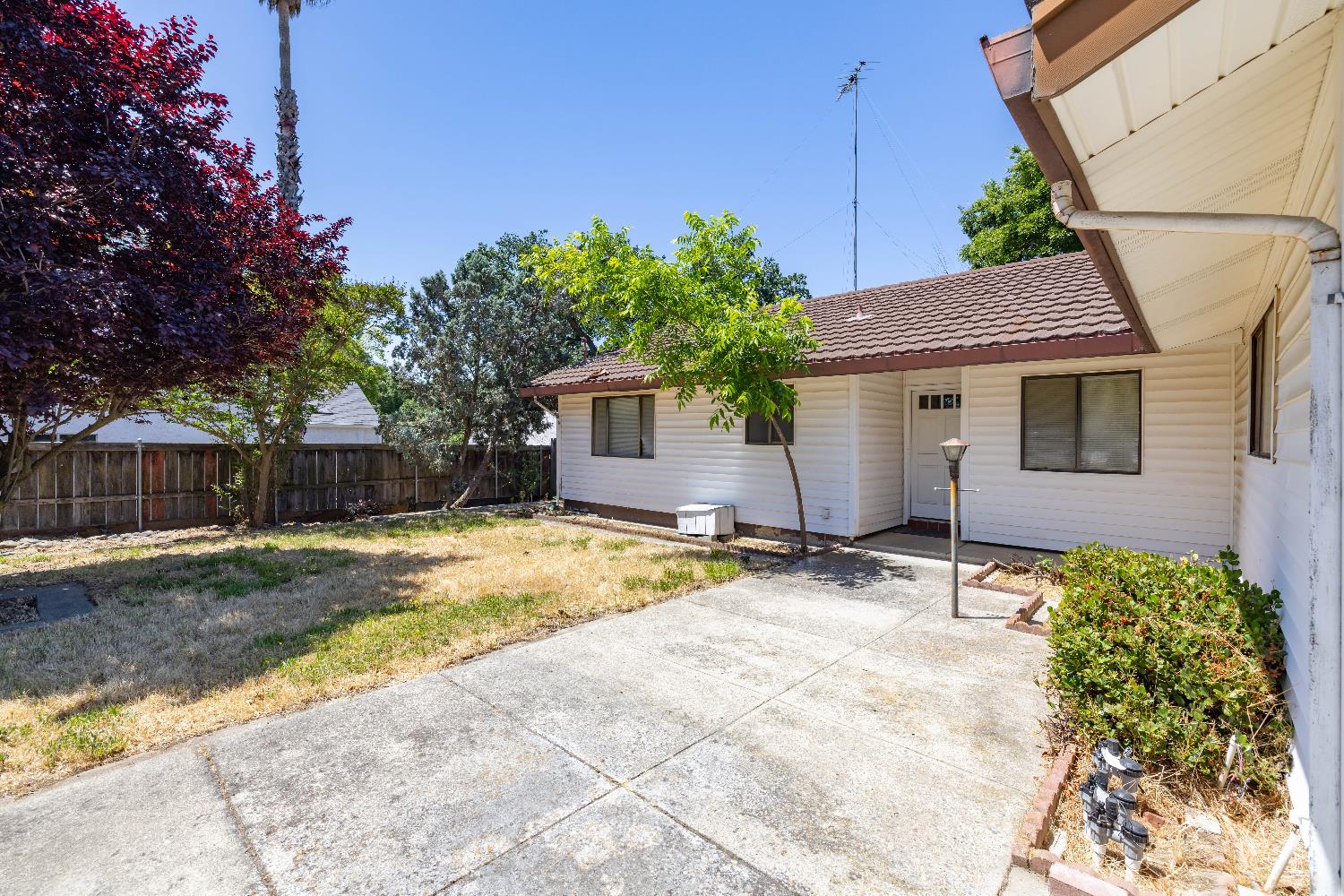 Detail Gallery Image 5 of 40 For 5541 Mariposa Ave, Citrus Heights,  CA 95610 - 3 Beds | 2 Baths