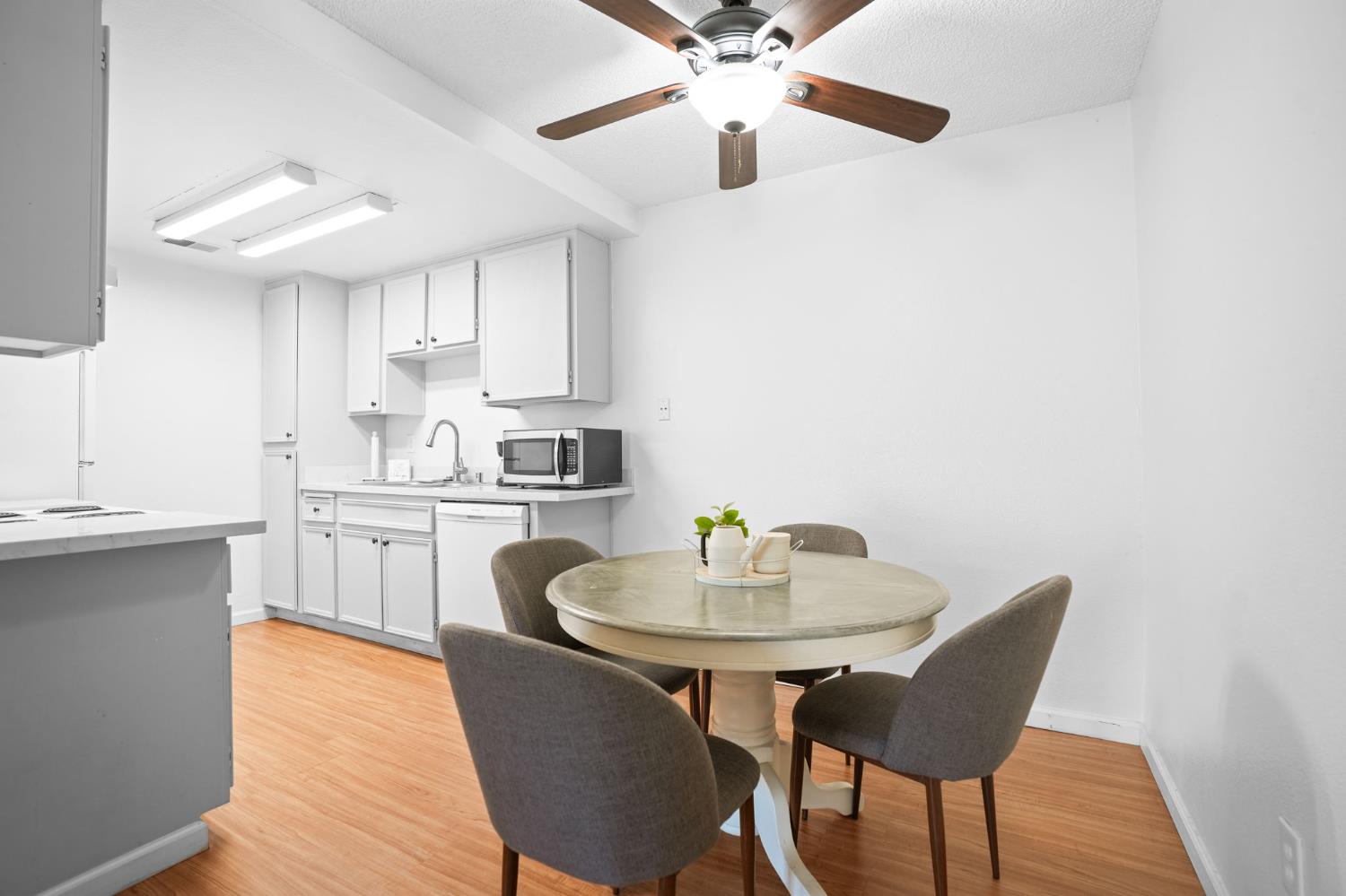 Detail Gallery Image 8 of 20 For 1313 Floyd Ave #151,  Modesto,  CA 95355 - 1 Beds | 1 Baths