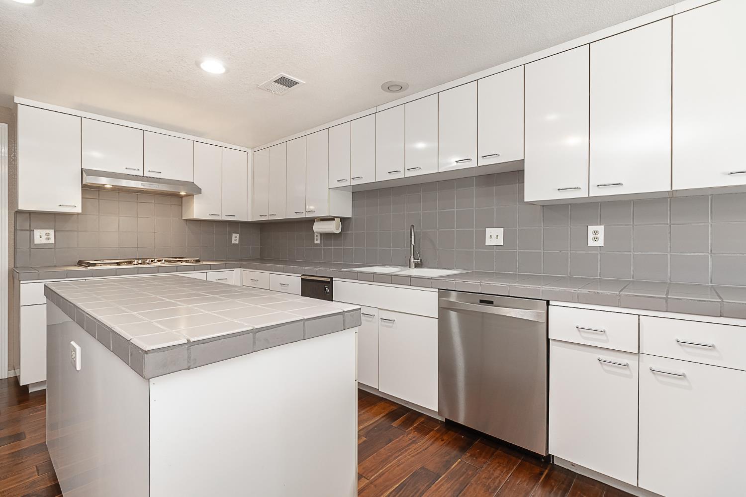 Detail Gallery Image 17 of 35 For 2508 Hilversum Ln, Modesto,  CA 95356 - 5 Beds | 3/1 Baths