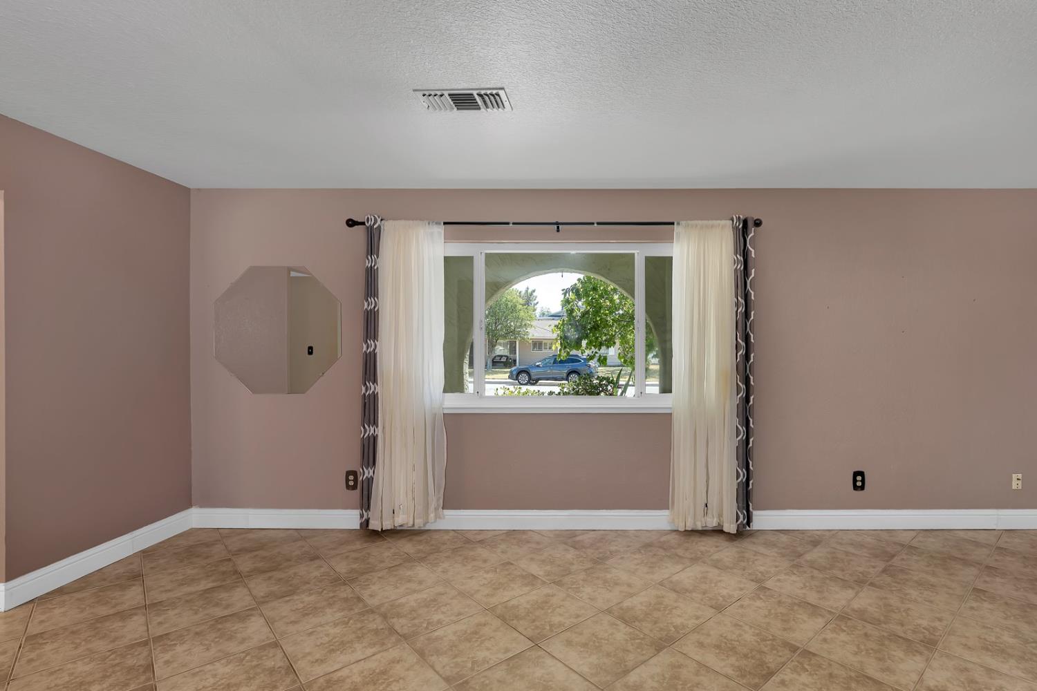 Detail Gallery Image 12 of 44 For 373 Foxmeadow Way, Los Banos,  CA 93635 - 4 Beds | 2 Baths