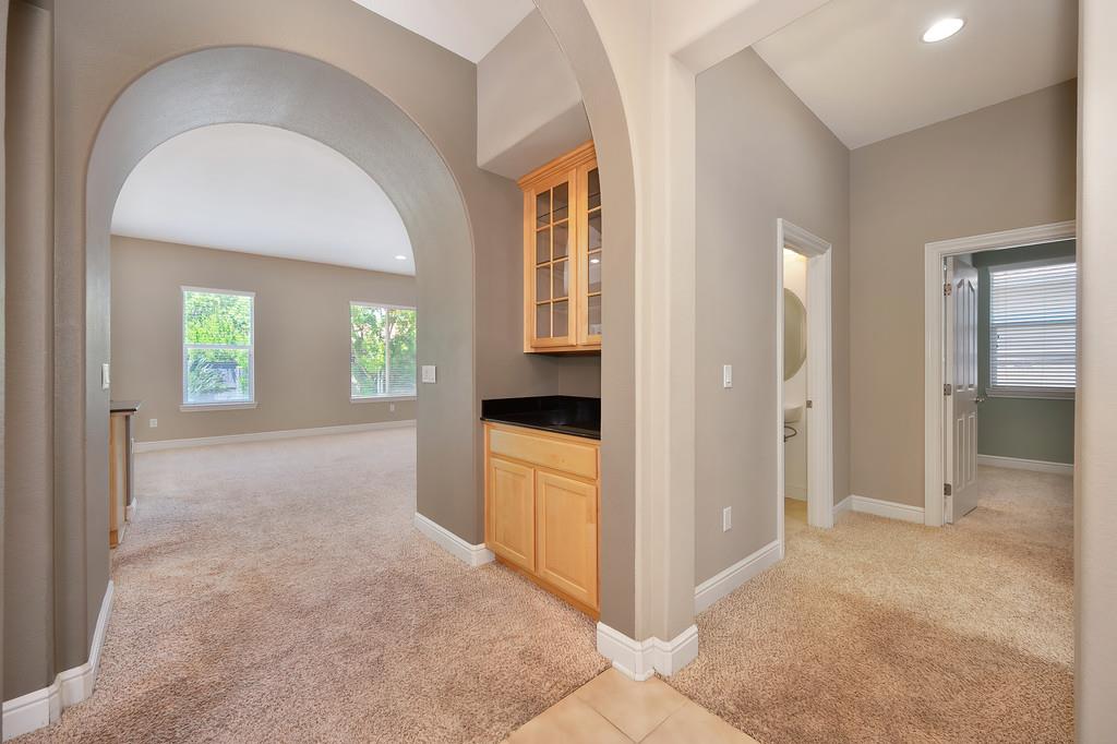 Detail Gallery Image 20 of 87 For 5729 Northborough Dr, Sacramento,  CA 95835 - 4 Beds | 3/1 Baths