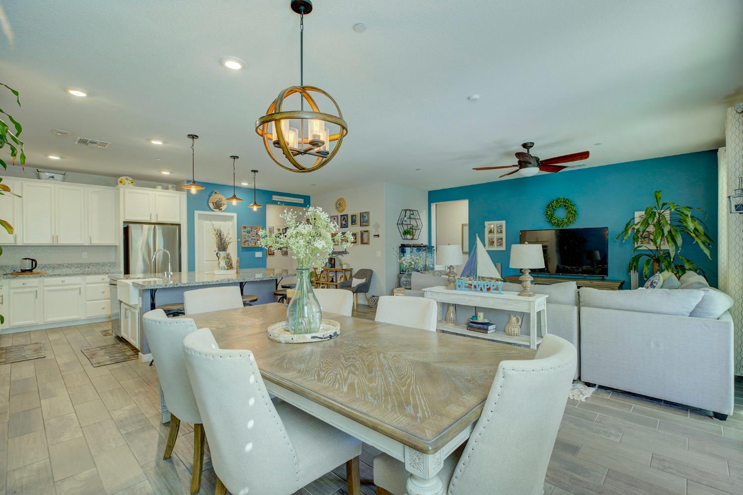Detail Gallery Image 8 of 27 For 8755 Summer Sun Way, Elk Grove,  CA 95624 - 4 Beds | 3 Baths