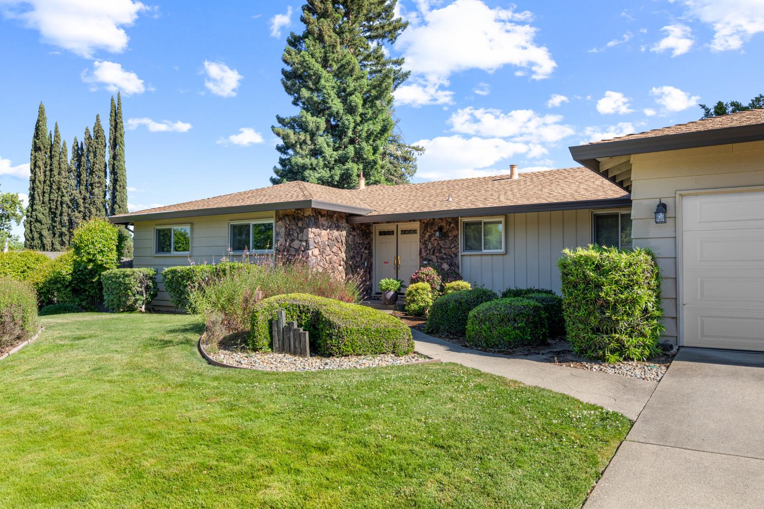 Detail Gallery Image 5 of 41 For 6840 Appomattox Way, Carmichael,  CA 95608 - 3 Beds | 2 Baths