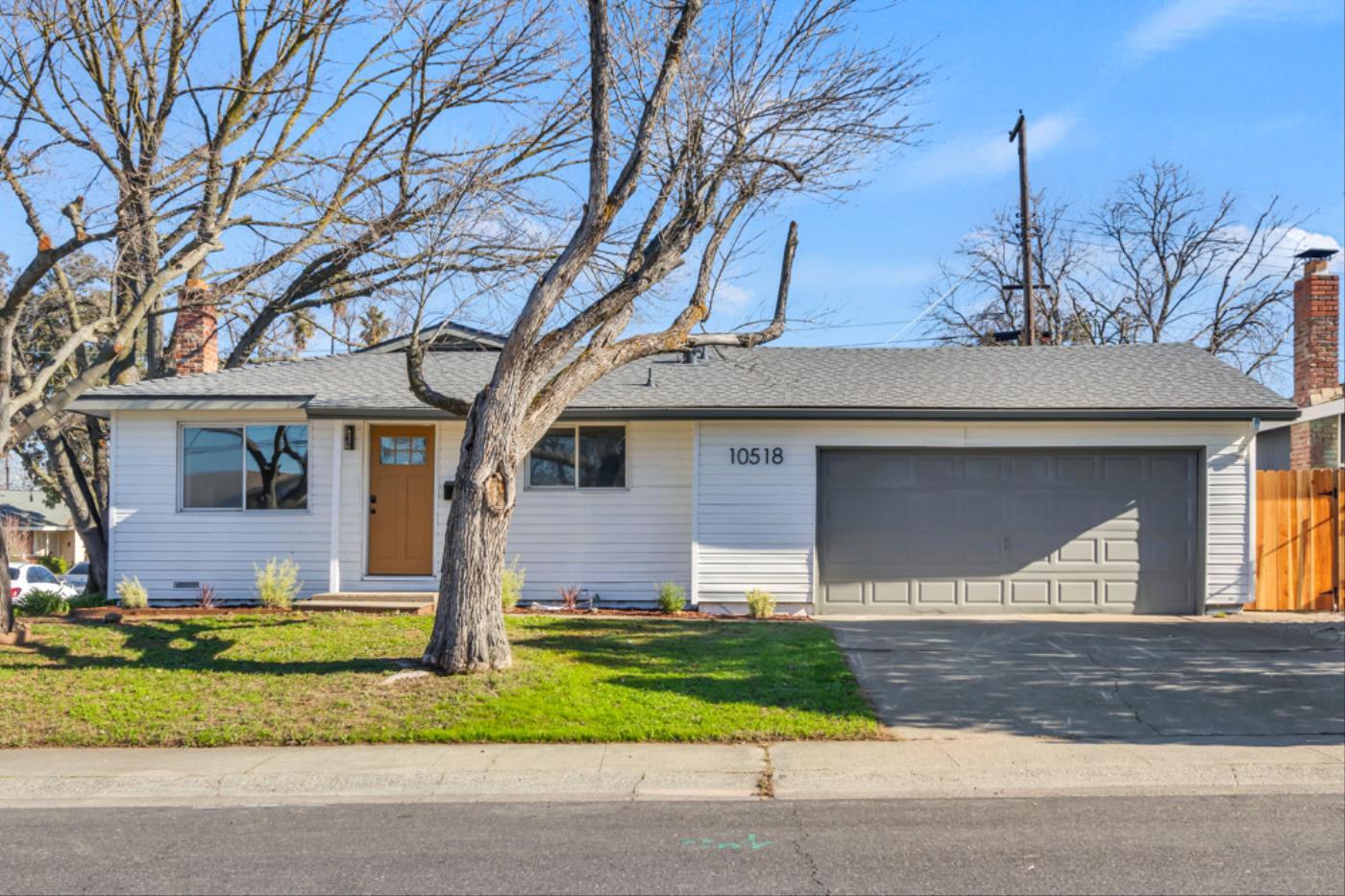 Detail Gallery Image 1 of 43 For 10518 Mills Acres Cir, Rancho Cordova,  CA 95670 - 3 Beds | 2 Baths