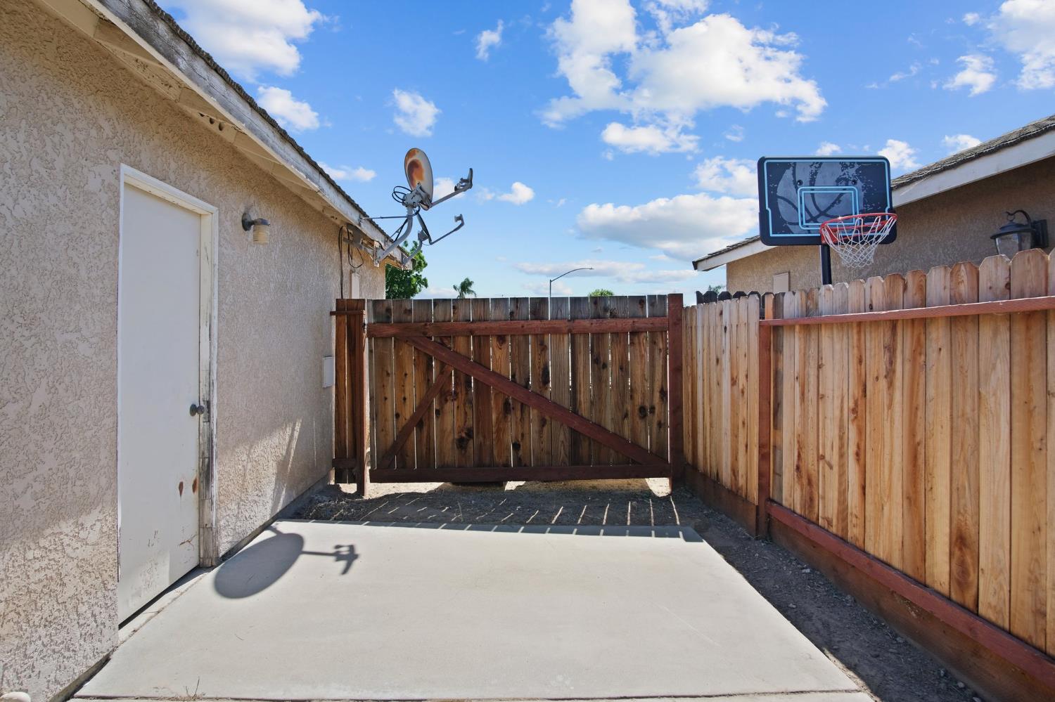 Detail Gallery Image 28 of 28 For 2711 Cameron Park Dr, Ceres,  CA 95307 - 3 Beds | 2 Baths