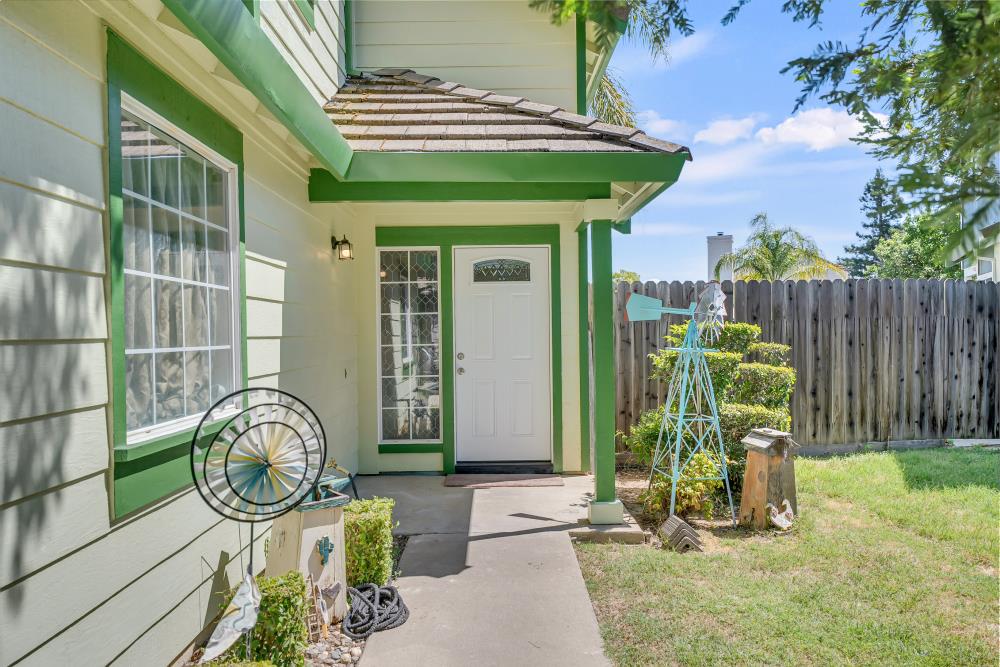 Detail Gallery Image 4 of 46 For 9004 Beryl Creek Way, Elk Grove,  CA 95758 - 3 Beds | 2/1 Baths