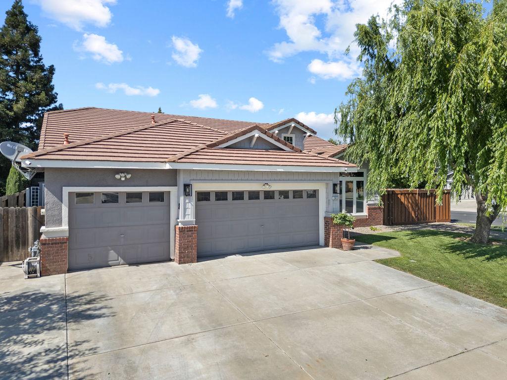 Detail Gallery Image 2 of 44 For 2833 Buckskin Way, Riverbank,  CA 95367 - 4 Beds | 2 Baths