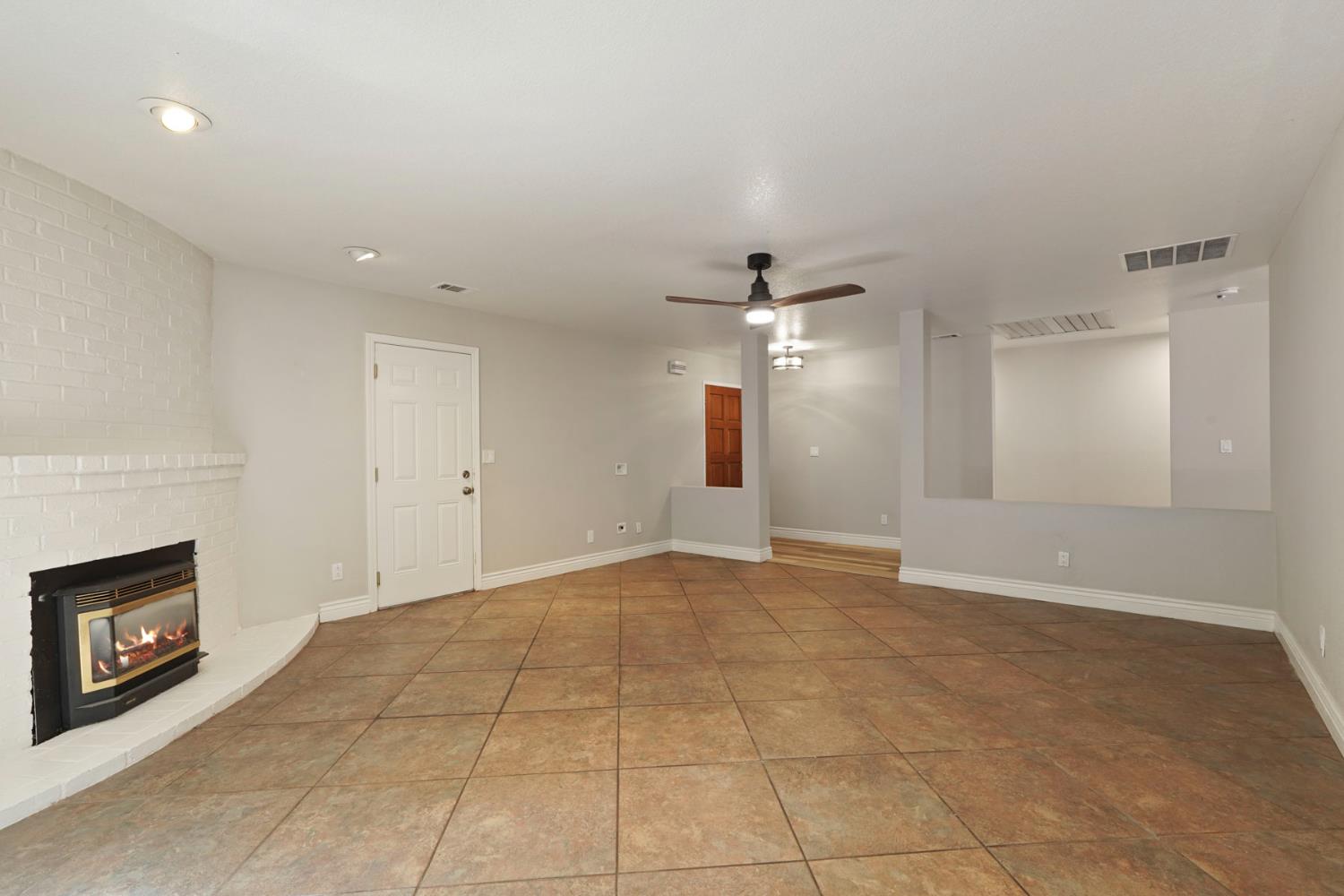 Detail Gallery Image 10 of 43 For 2903 Raintree Ct., Stockton,  CA 95219 - 3 Beds | 2 Baths