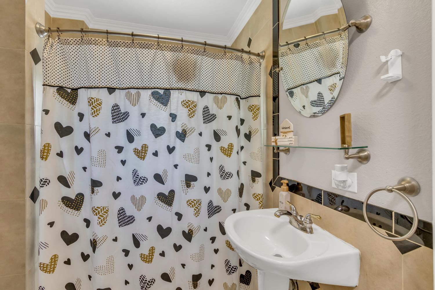Detail Gallery Image 10 of 46 For 4345 48th St, Sacramento,  CA 95820 - 3 Beds | 2 Baths