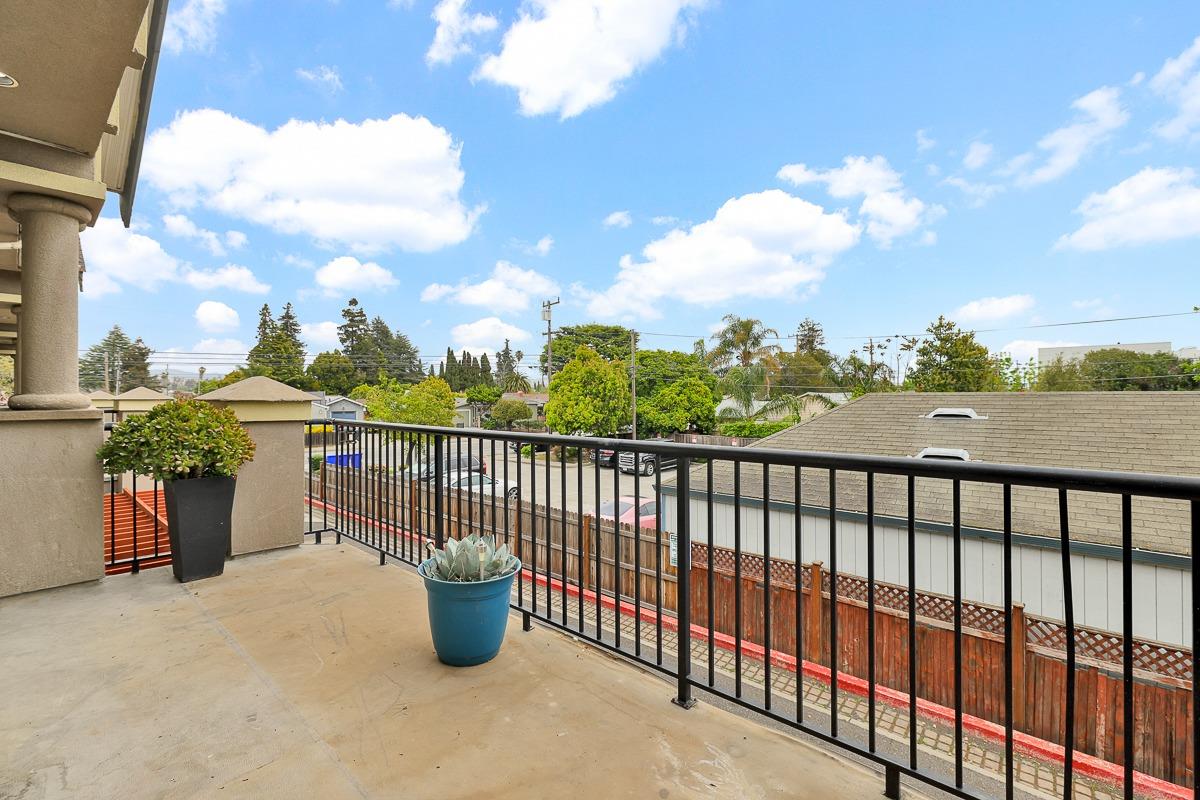 Detail Gallery Image 25 of 51 For 19539 Meekland Ave, Hayward,  CA 94541 - 3 Beds | 3 Baths