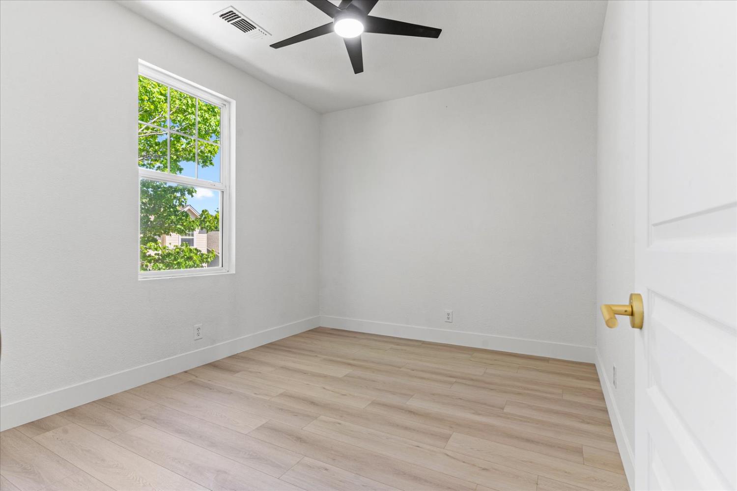 Detail Gallery Image 33 of 63 For 156 Bristol Way, Yuba City,  CA 95993 - 5 Beds | 2/1 Baths