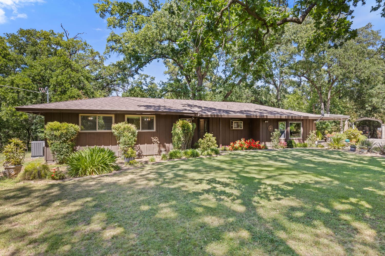 Detail Gallery Image 3 of 59 For 7705 Horseshoe Bar Rd, Loomis,  CA 95650 - 3 Beds | 2 Baths