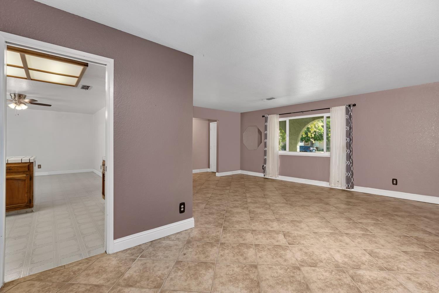 Detail Gallery Image 14 of 44 For 373 Foxmeadow Way, Los Banos,  CA 93635 - 4 Beds | 2 Baths