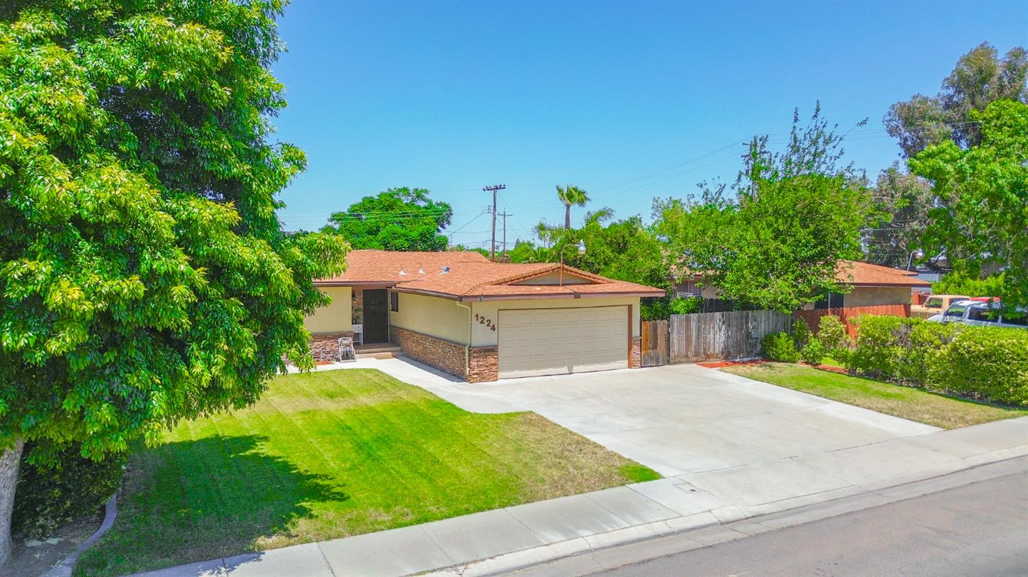 Detail Gallery Image 1 of 67 For 1224 Overland Rd, Los Banos,  CA 93635 - 3 Beds | 2 Baths