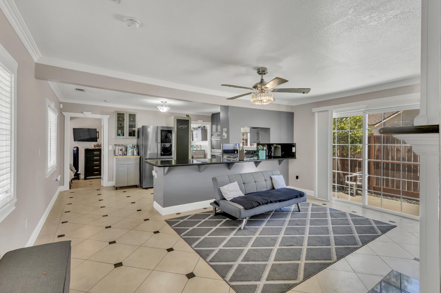 Detail Gallery Image 12 of 46 For 4345 48th St, Sacramento,  CA 95820 - 3 Beds | 2 Baths