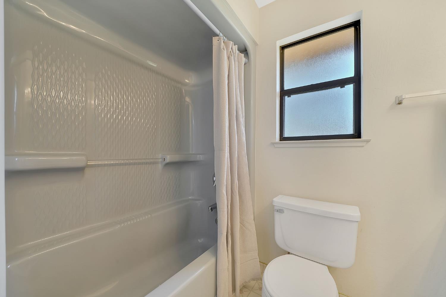 Detail Gallery Image 24 of 61 For 6816 Italian Vista Ct, Mokelumne Hill,  CA 95245 - 3 Beds | 2 Baths