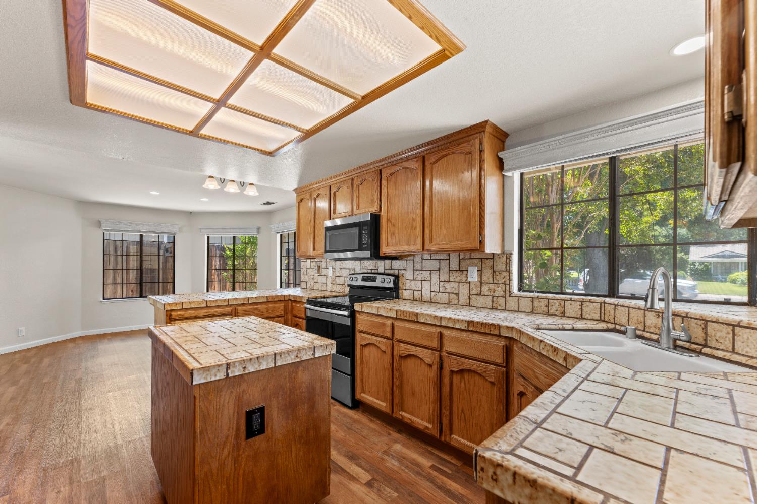 Detail Gallery Image 15 of 41 For 241 Randall Dr, Folsom,  CA 95630 - 3 Beds | 2 Baths