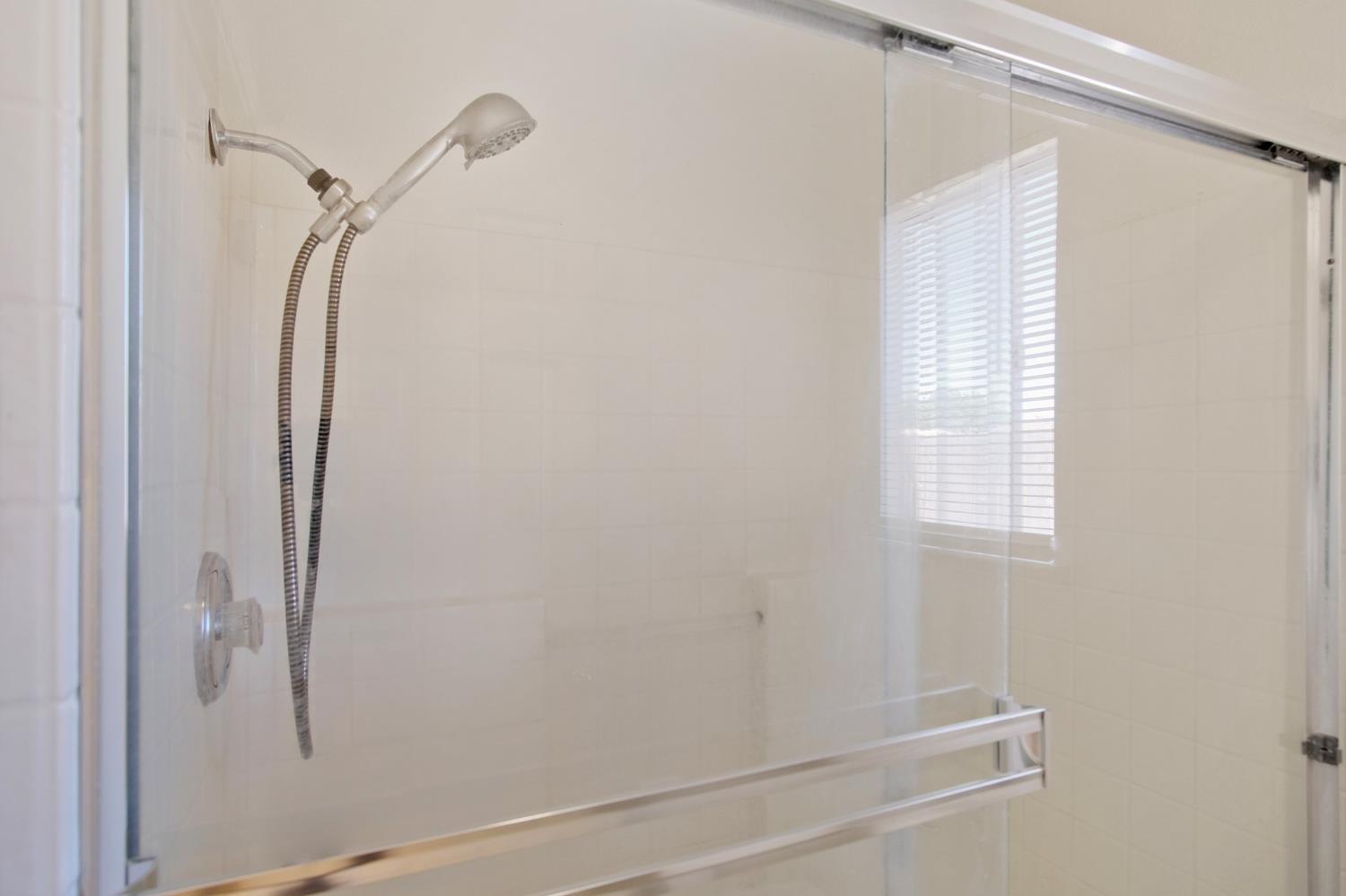 Detail Gallery Image 19 of 28 For 2711 Cameron Park Dr, Ceres,  CA 95307 - 3 Beds | 2 Baths