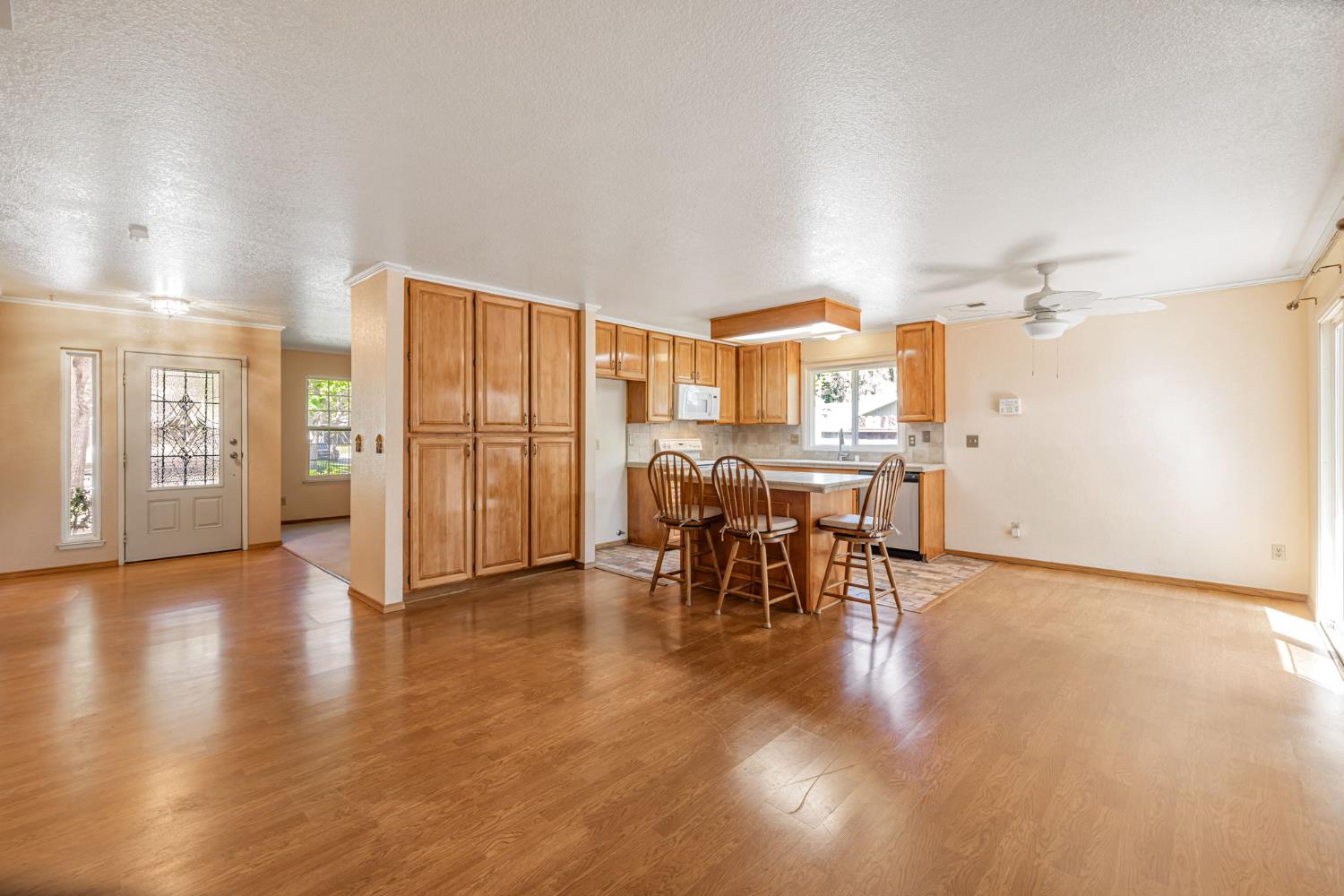 Detail Gallery Image 11 of 37 For 6818 Flaming Arrow Dr, Citrus Heights,  CA 95621 - 3 Beds | 2 Baths