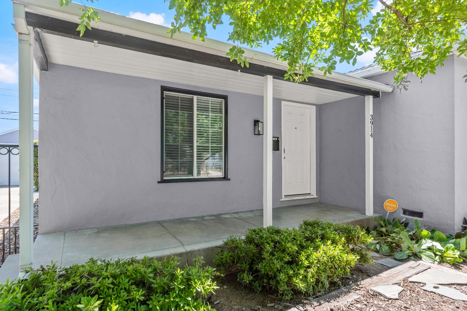 Detail Gallery Image 4 of 51 For 3914 12th Ave, Sacramento,  CA 95817 - 2 Beds | 1 Baths