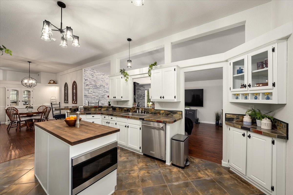 Detail Gallery Image 12 of 70 For 9131 Country Rd, Georgetown,  CA 95634 - 3 Beds | 2 Baths