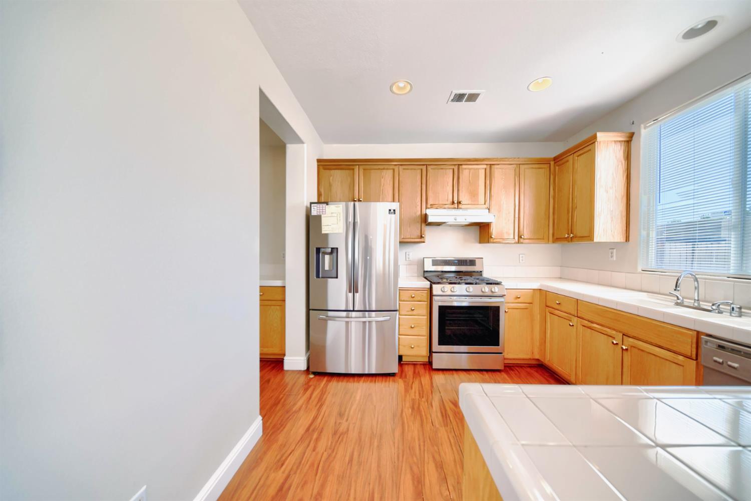 Detail Gallery Image 12 of 78 For 458 Burlington Dr, Tracy,  CA 95376 - 3 Beds | 2/1 Baths