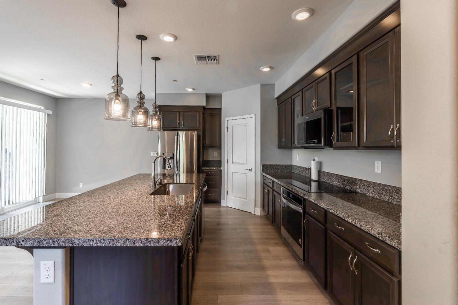 Detail Gallery Image 7 of 41 For 3080 Seaspray Walk, Sacramento,  CA 95833 - 3 Beds | 2/1 Baths