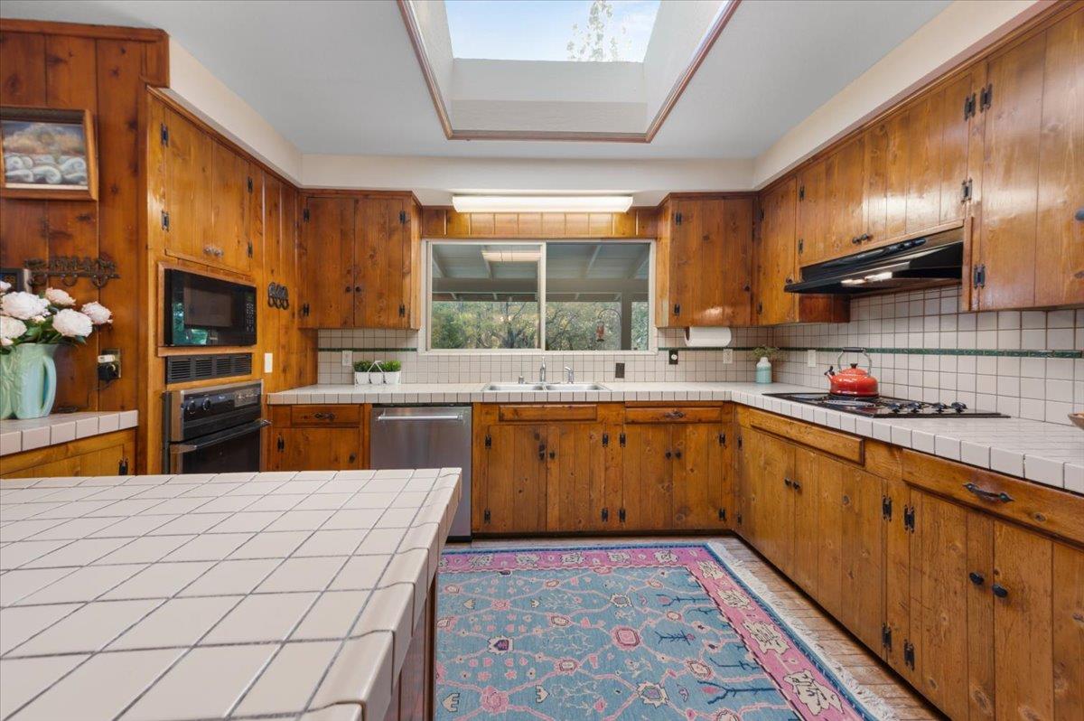 Karrys Place, Grass Valley, California image 9