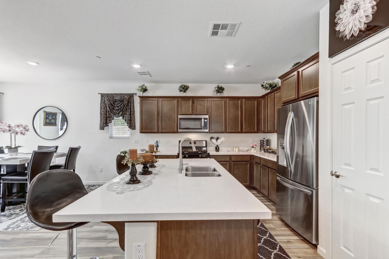 Detail Gallery Image 9 of 31 For 8150 S Kramer Ranch Ln, Elk Grove,  CA 95758 - 3 Beds | 2/1 Baths