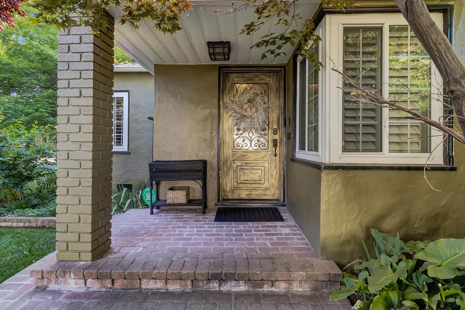 Detail Gallery Image 1 of 42 For 1621 Vallejo Way, Sacramento,  CA 95818 - 3 Beds | 2/1 Baths