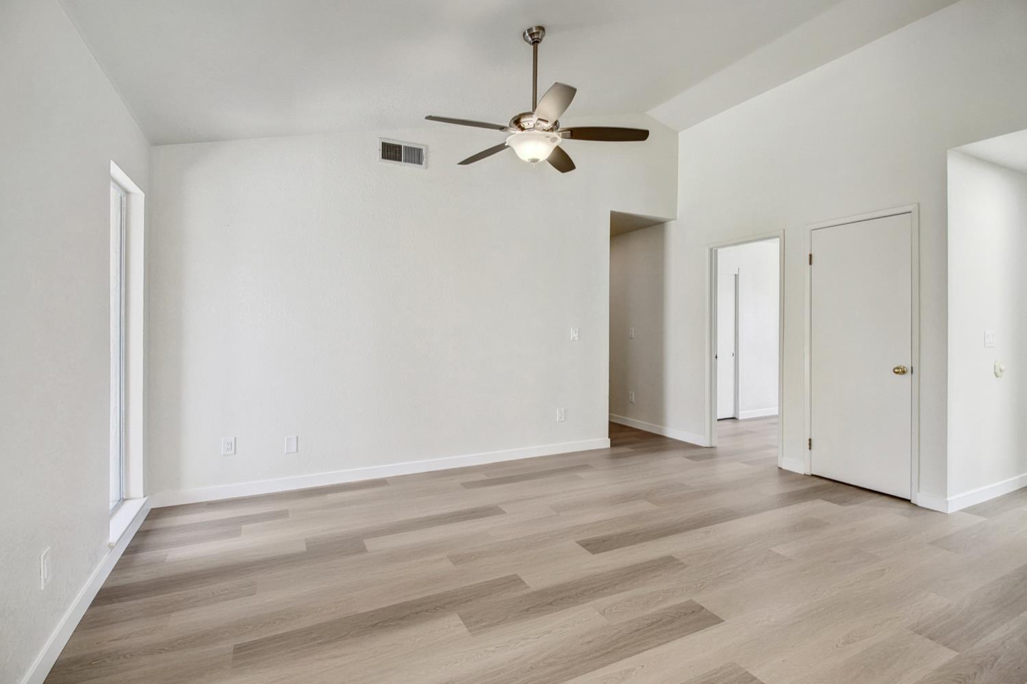 Detail Gallery Image 11 of 43 For 8135 Traver Ct, Sacramento,  CA 95828 - 3 Beds | 2 Baths