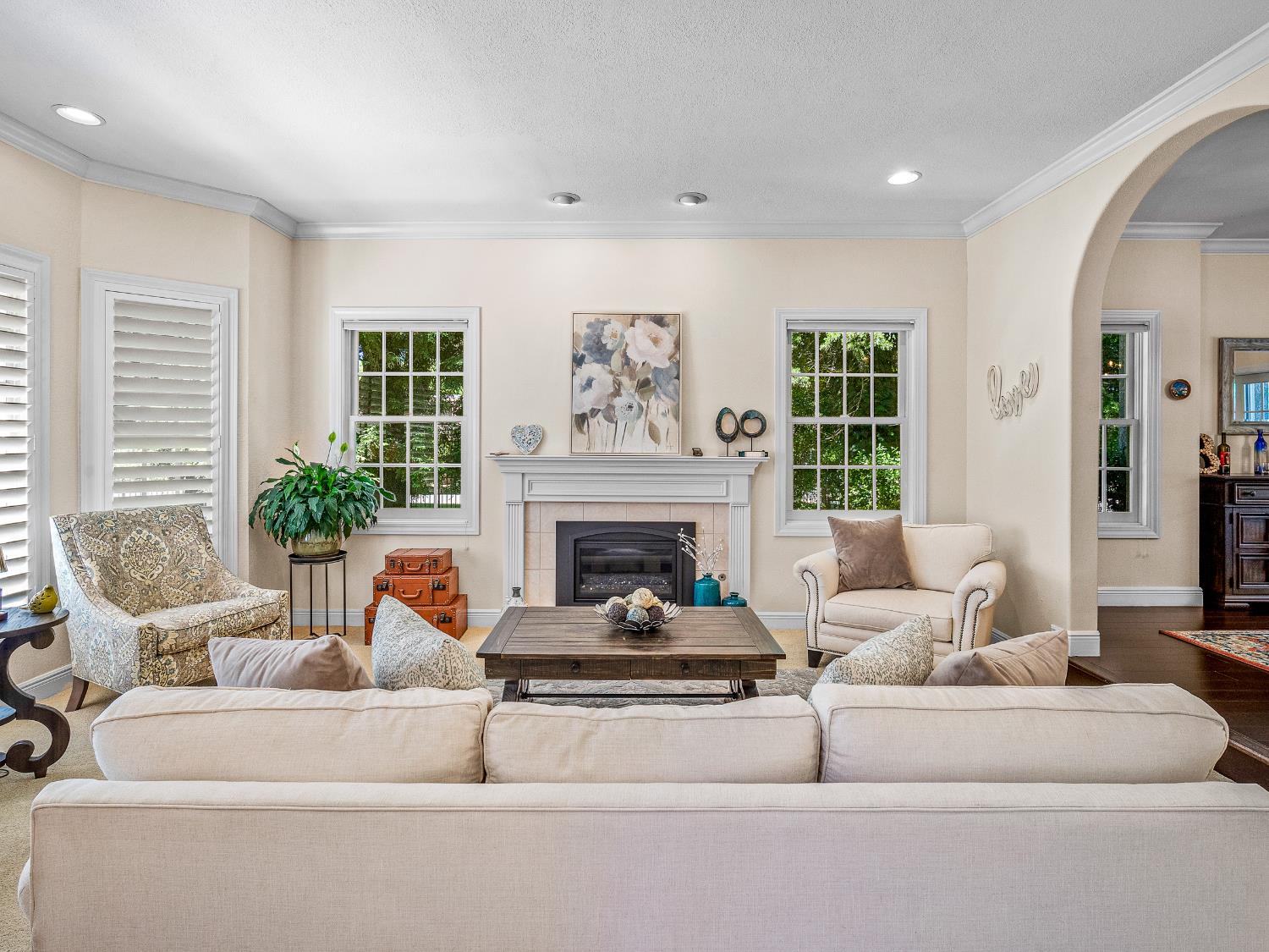 Detail Gallery Image 18 of 85 For 6809 Stanley Ave, Carmichael,  CA 95608 - 5 Beds | 4 Baths