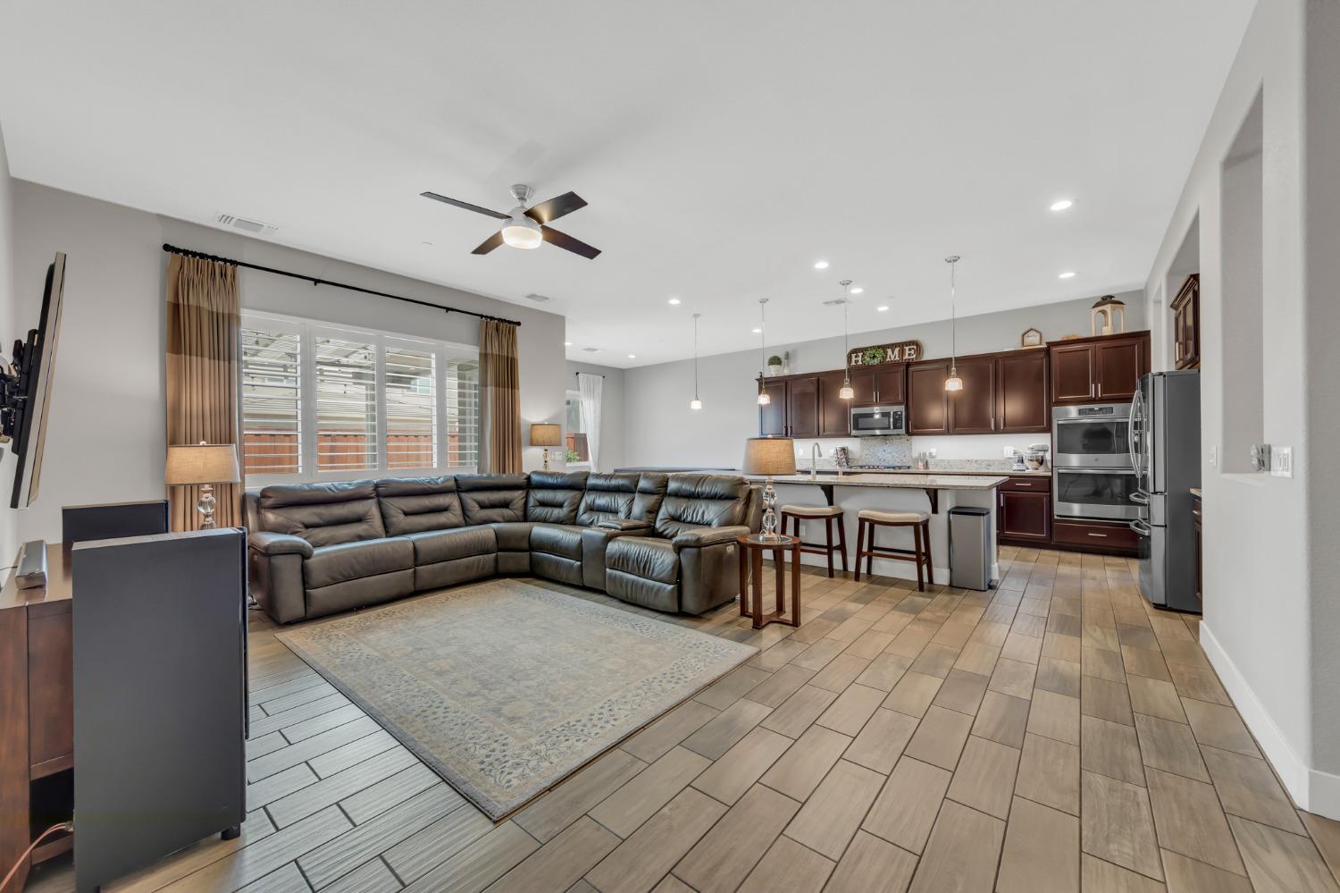 Detail Gallery Image 27 of 48 For 368 Olivadi Way, Sacramento,  CA 95834 - 3 Beds | 2/1 Baths